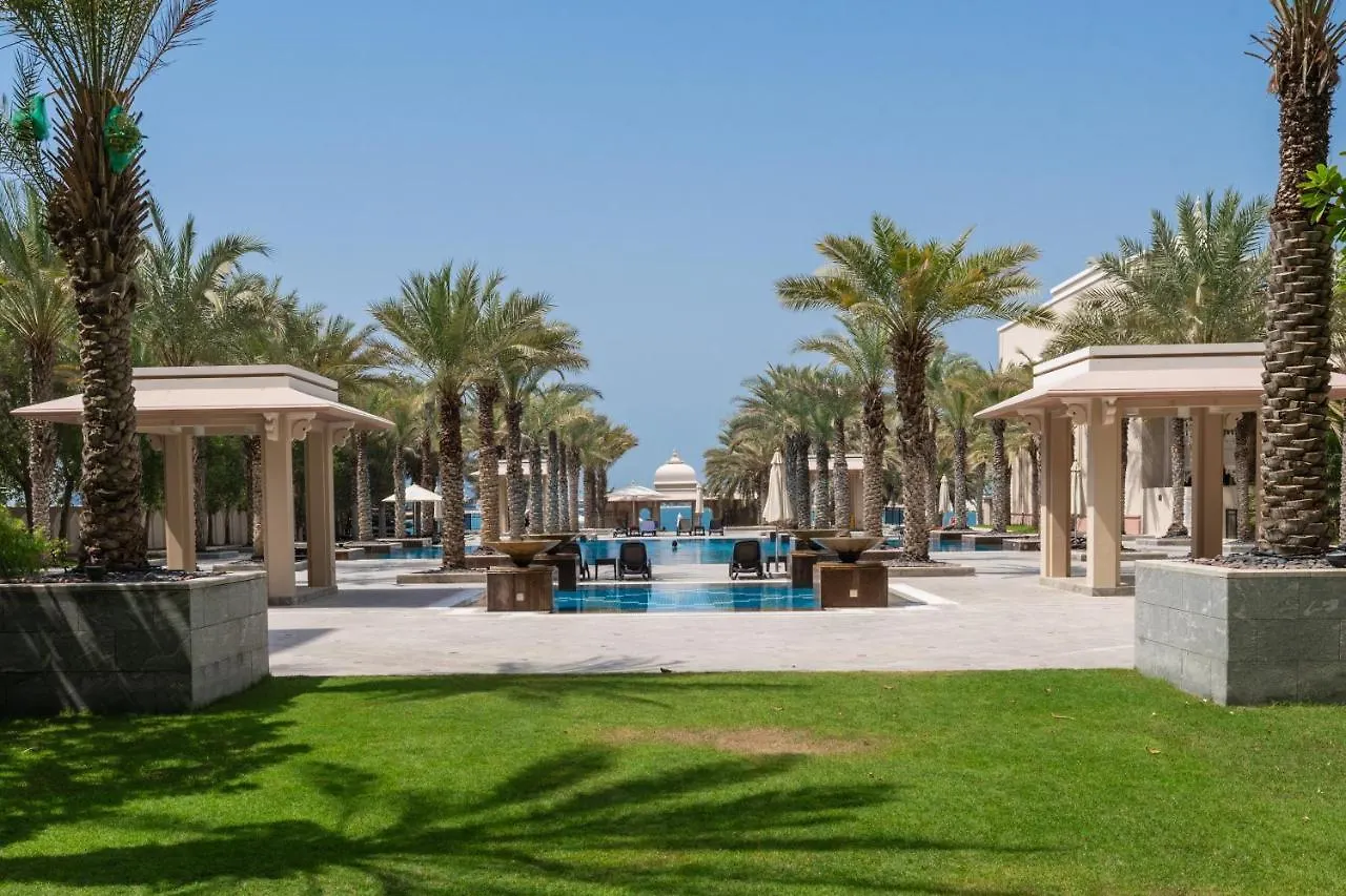 Grandeur Resort Palm Jumeirah Beachfront & Pool Dubai