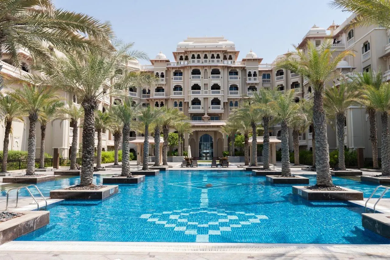 Grandeur Resort Palm Jumeirah Beachfront & Pool location