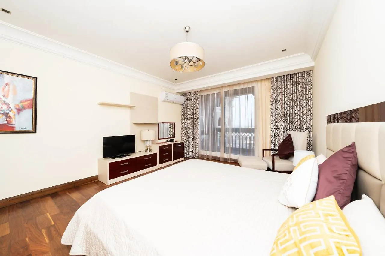 Grandeur Resort Palm Jumeirah Beachfront & Pool Dubai Apartment